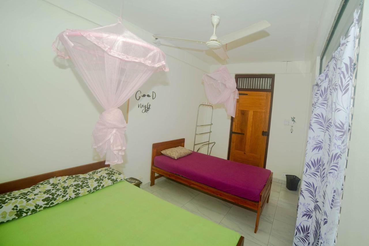 Tony'S Garden House Back Packers Inn จาฟนา ภายนอก รูปภาพ