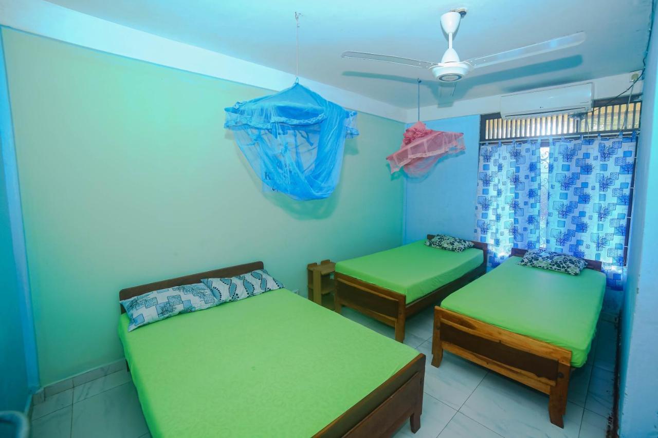 Tony'S Garden House Back Packers Inn จาฟนา ภายนอก รูปภาพ