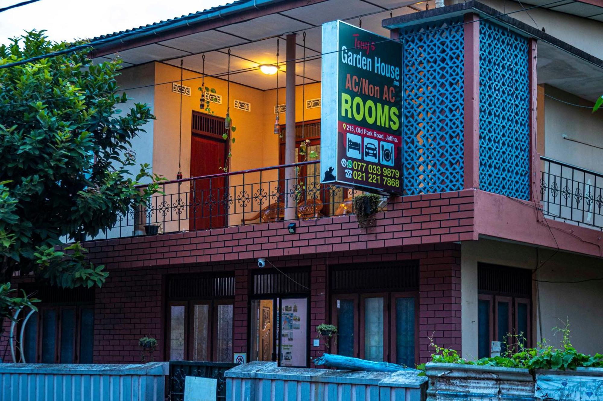 Tony'S Garden House Back Packers Inn จาฟนา ภายนอก รูปภาพ