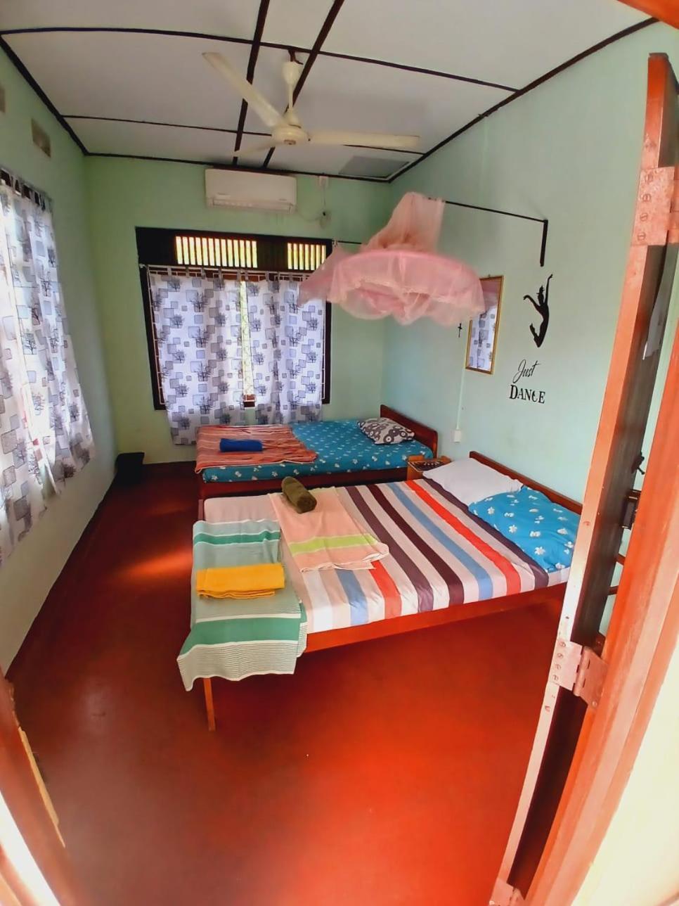 Tony'S Garden House Back Packers Inn จาฟนา ภายนอก รูปภาพ