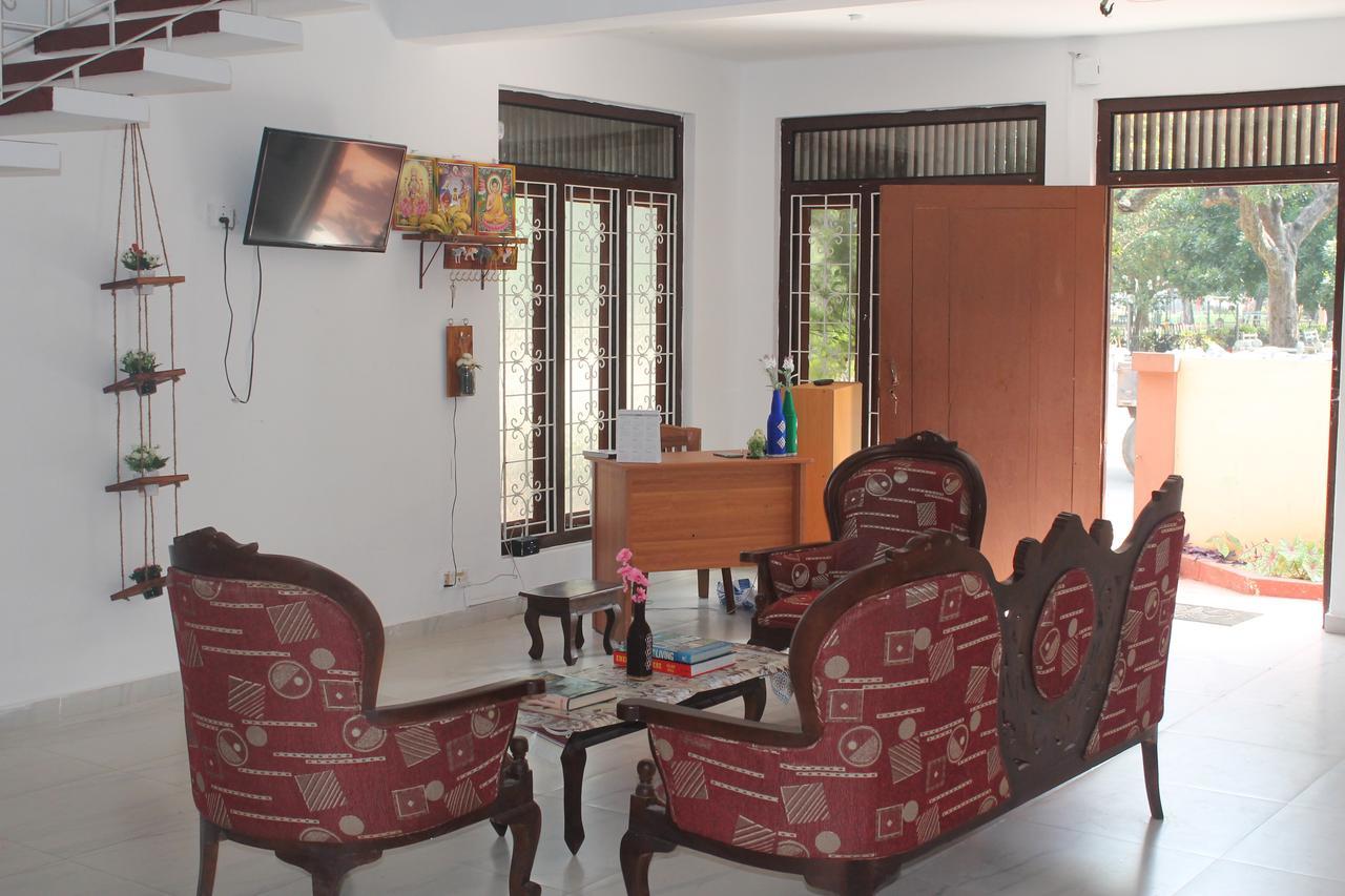 Tony'S Garden House Back Packers Inn จาฟนา ภายนอก รูปภาพ