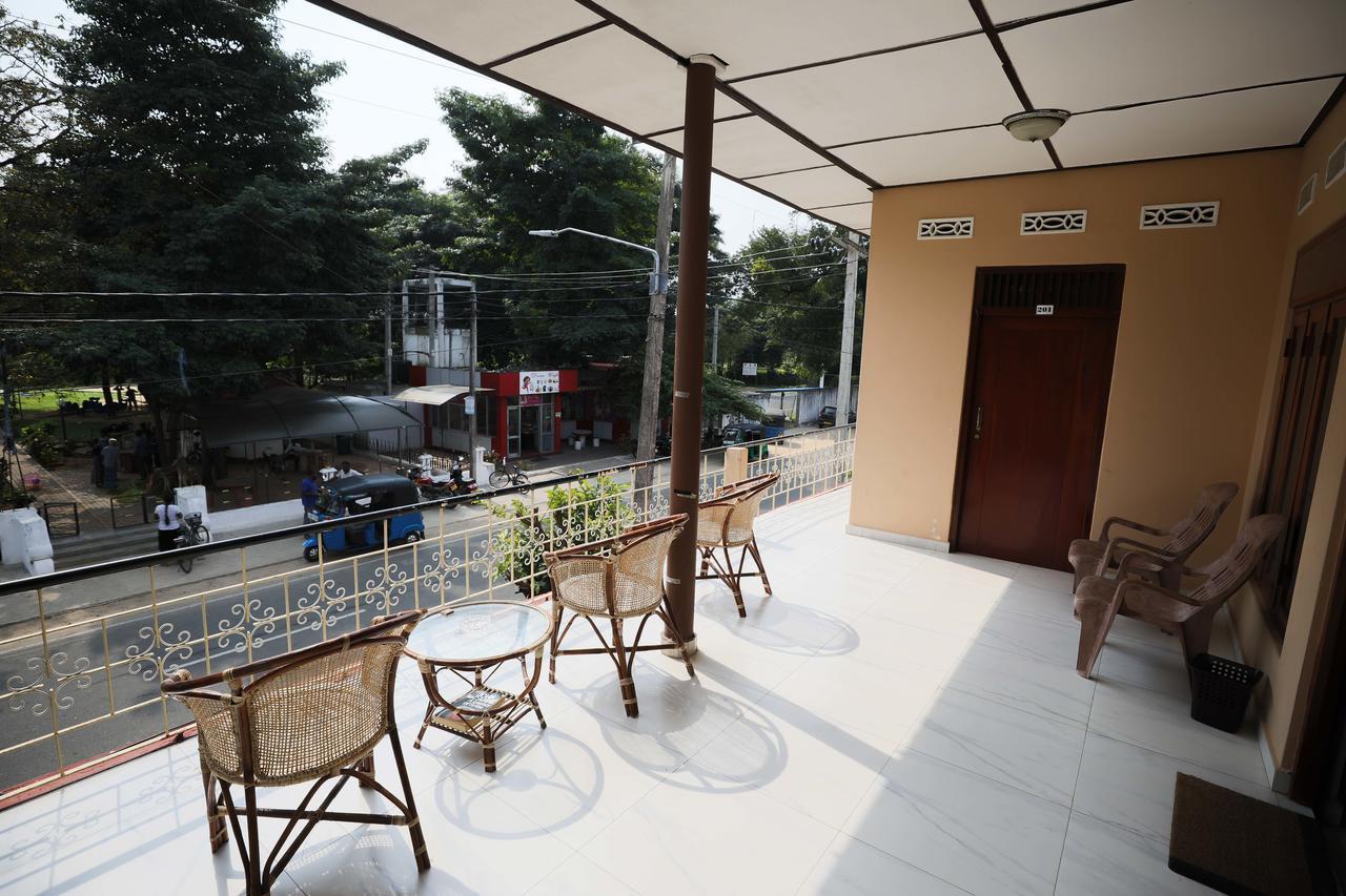 Tony'S Garden House Back Packers Inn จาฟนา ภายนอก รูปภาพ