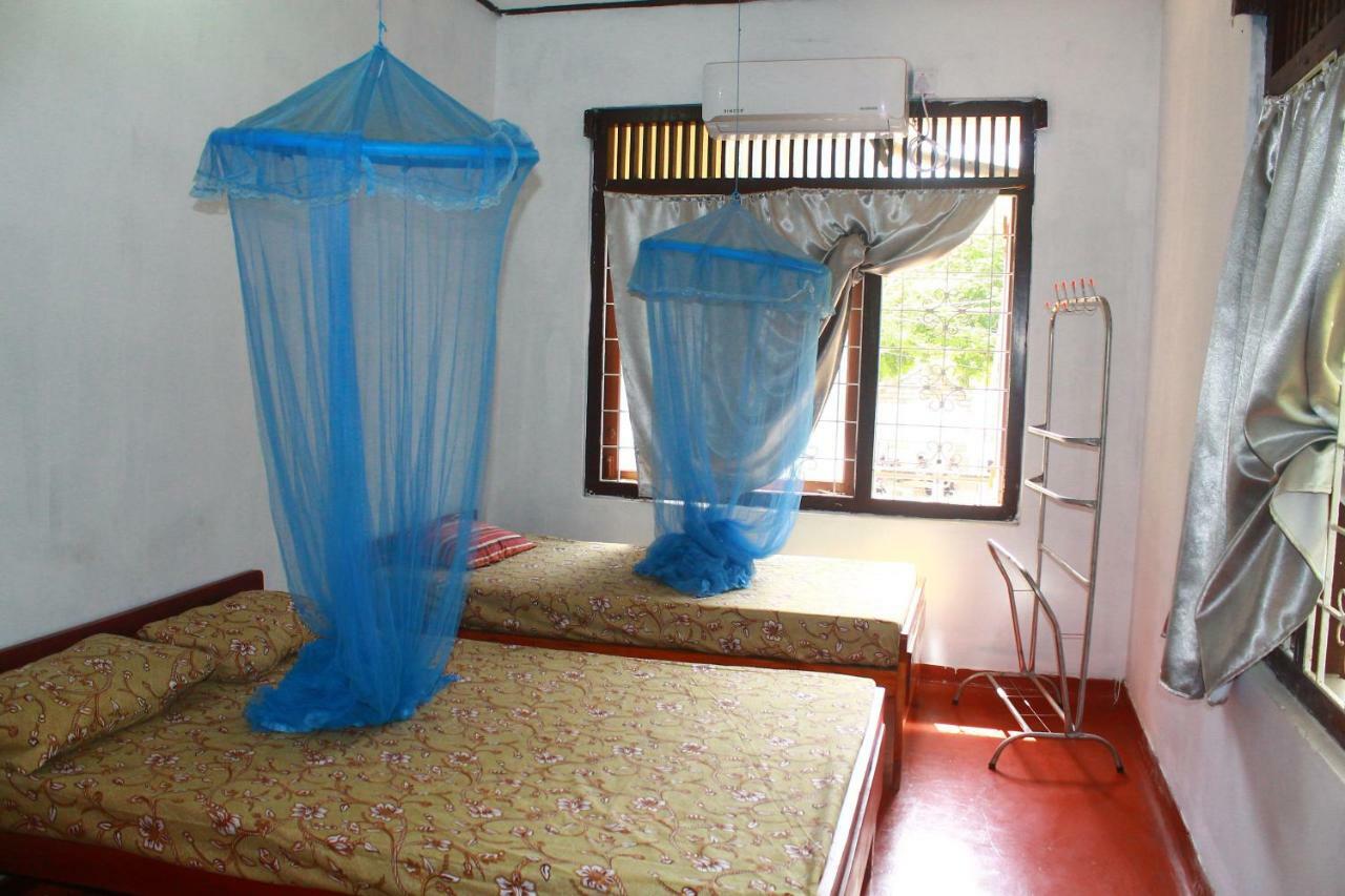 Tony'S Garden House Back Packers Inn จาฟนา ภายนอก รูปภาพ
